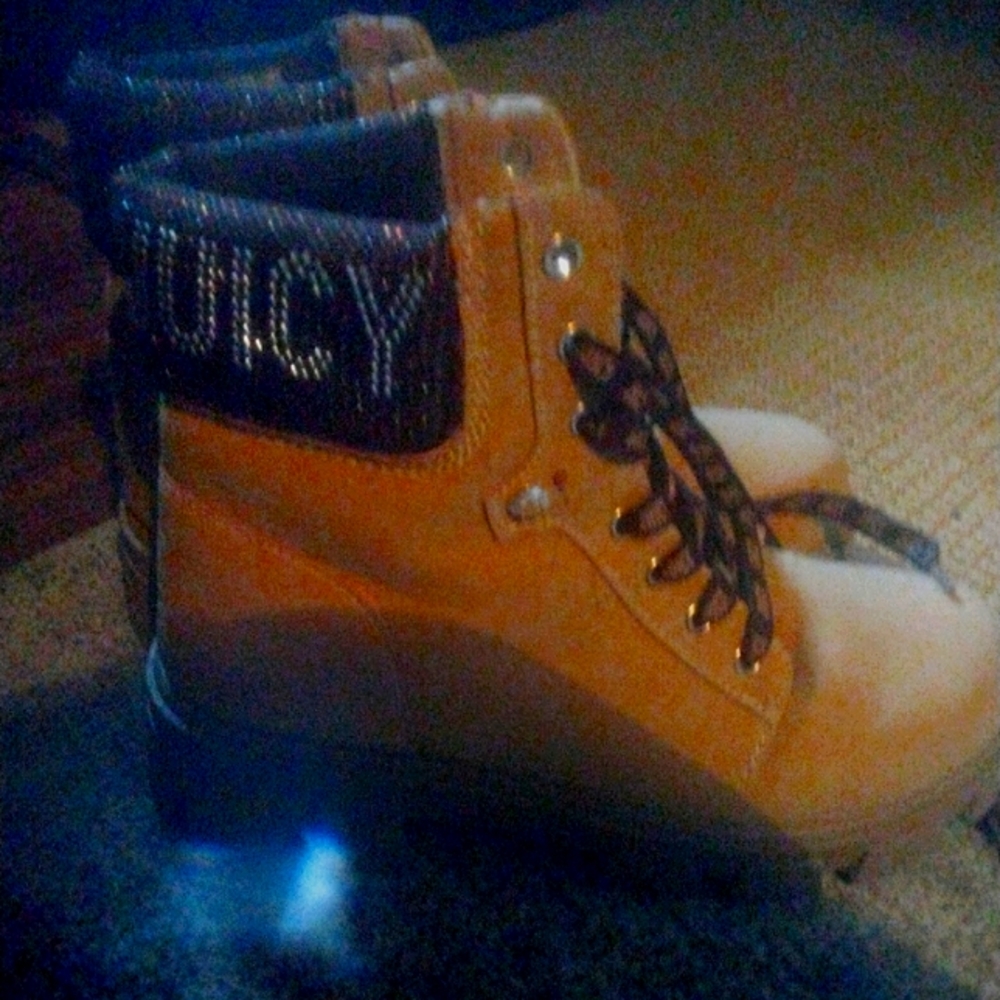 Juicy couture Boots size 7 brown